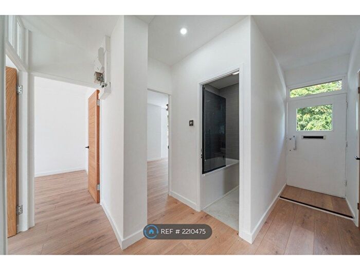 3 Bedroom Flat To Rent In Spelman House, London, E1