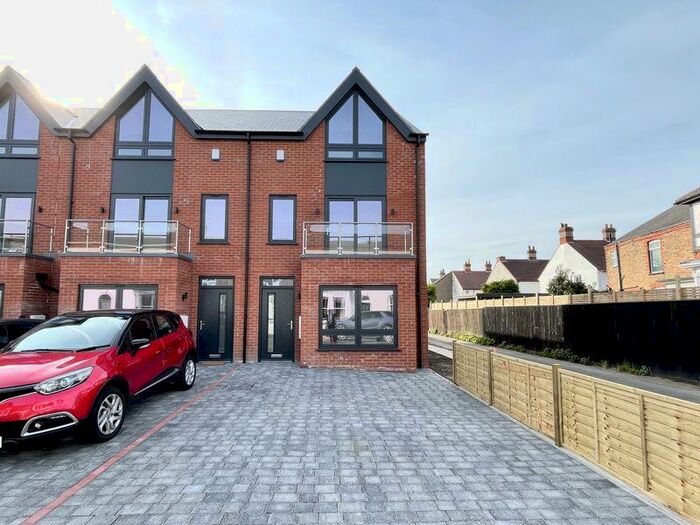 4 Bedroom End Of Terrace House To Rent In Bradford Avenue, Cleethorpes, DN35