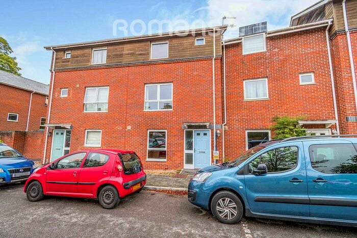 3 Bedroom Property To Rent In Athelstan Road, Winchester, SO23