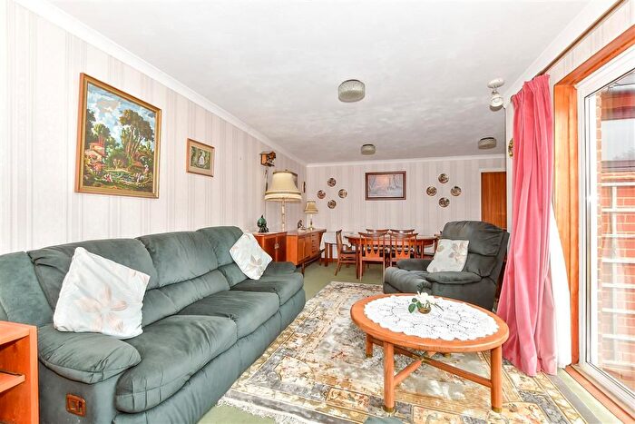 4 Bedroom Detached House For Sale In Warner Road, Selsey, Chichester, West Sussex, PO20