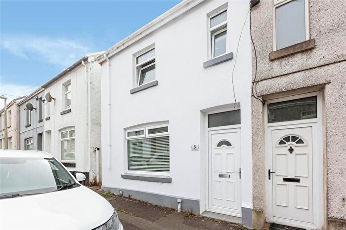 3 Bedroom Semi-Detached House For Sale In Richmond Road, Loughor, Swansea, SA4