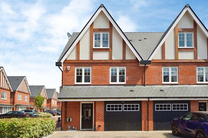 4 Bedroom Semi-Detached House For Sale In Anderson Close, Broxbourne, EN10