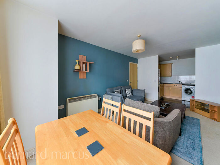 1 Bedroom Flat To Rent In Alder Court Cline Road, Bounds Green, N11