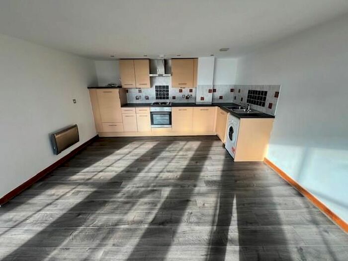 3 Bedroom Flat To Rent In Byron Street, Bradford, BD3