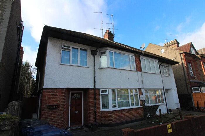 2 Bedroom Flat To Rent In Station Road, Fabian Court Station Road, N3