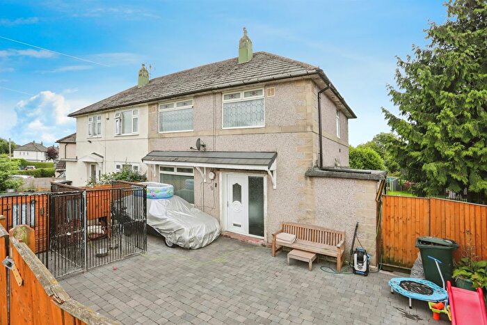 3 Bedroom Semi-Detached House To Rent In Brooklands Lane, Seacroft, Leeds, LS14