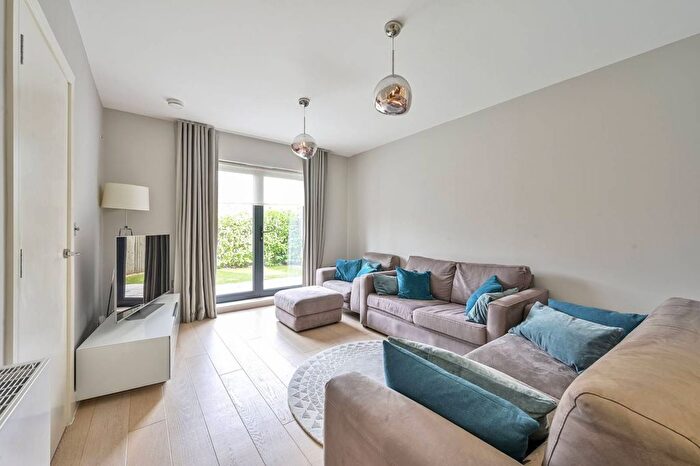 3 Bedroom Maisonette For Sale In All Saints Road, South Wimbledon, London, SW19