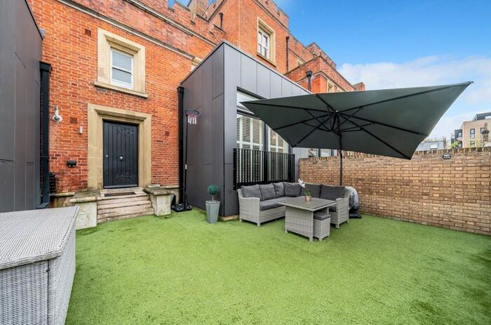 3 Bedroom House To Rent In Wellesley Road London, SE18