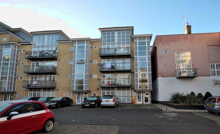 2 Bedroom Flat To Rent In Malt House Place Romford Essex, RM1
