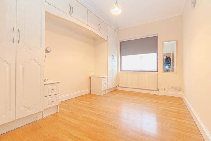 1 Bedroom Flat To Rent In Heathfield Gardens, Brent Cross, NW11