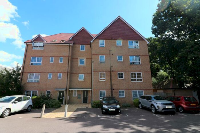 2 Bedroom Flat To Rent In Sparrowhawk Place, Hatfield, AL10