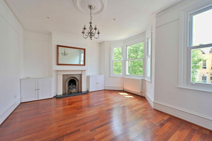 3 Bedroom Flat To Rent In Cromford Road, East Putney, London, SW18