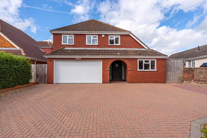 4 Bedroom Detached House For Sale In Cuckolds Green Road, Lower Stoke, Rochester, Kent, ME3