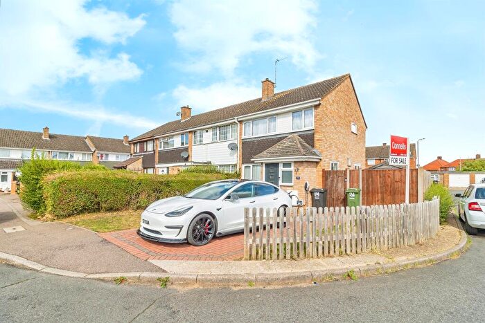 3 Bedroom Semi-Detached House For Sale In Tiffany Close, Bletchley, Milton Keynes, MK2