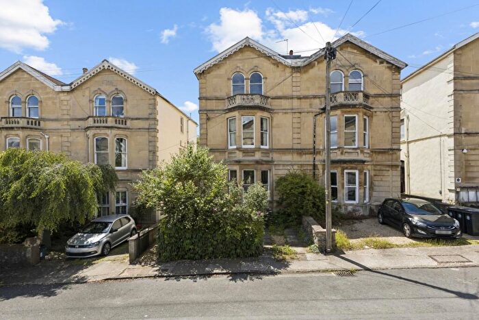 2 Bedroom Flat For Sale In West Shrubbery, Bristol, BS6