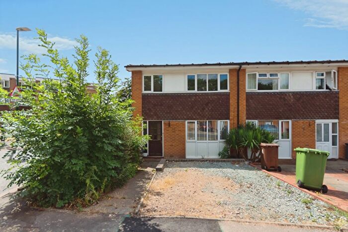3 Bedroom End Terrace House For Sale In Masons Way, Solihull, West Midlands, B92