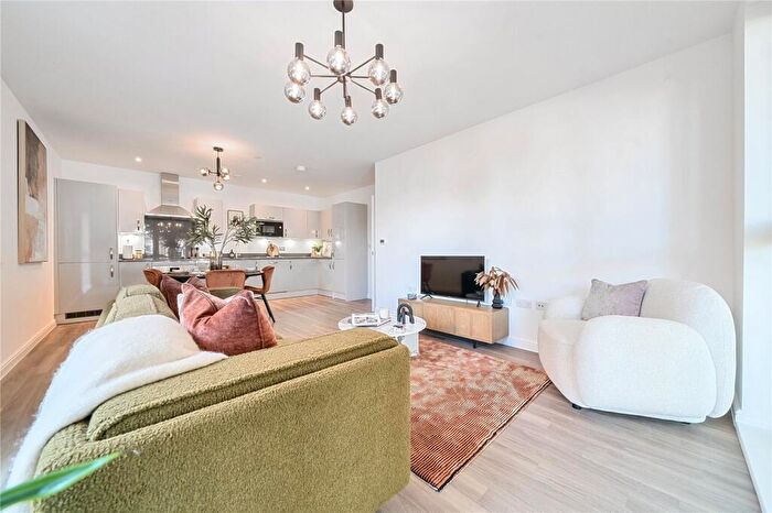 3 Bedroom Apartment For Sale In Hadlow Road, Sidcup, DA14