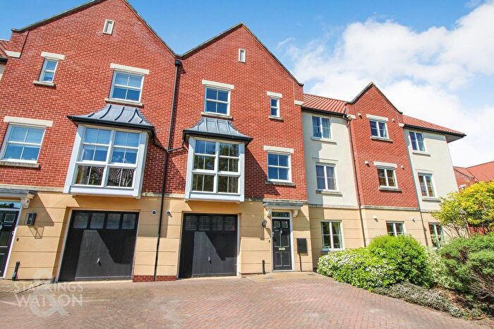 3 Bedroom Town House To Rent In Hamilton Court, Trafalgar Square, Poringland, Norwich, NR14