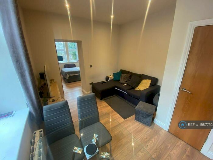 2 Bedroom Flat To Rent In Headingley Lane, Leeds, LS6