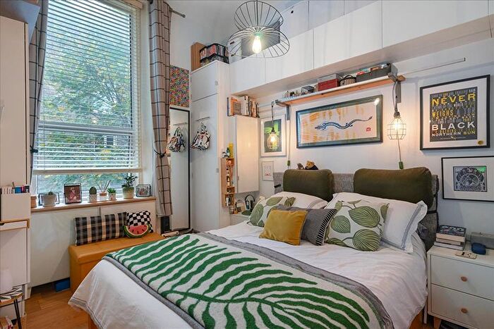 2 Bedroom Flat For Sale In Castletown Road, West Kensington, London, W14