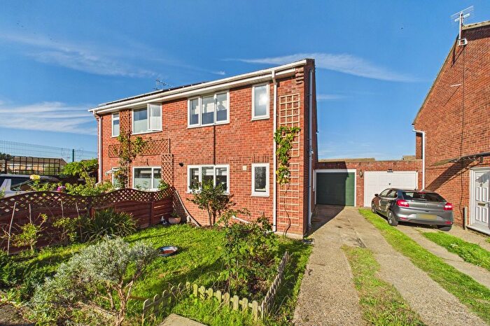 3 Bedroom Semi Detached House For Sale In Ramsey Close, Thetford, IP24