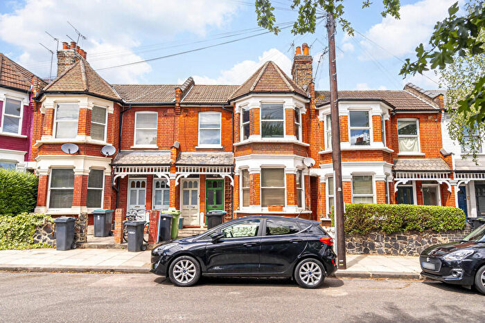 2 Bedroom Apartment For Sale In South View Road, N8