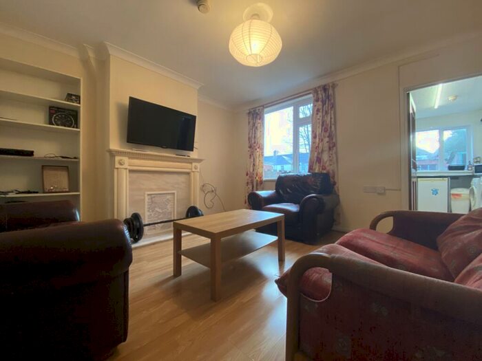 4 Bedroom End Of Terrace House To Rent In Wyeverne Road, Cathays, CF24