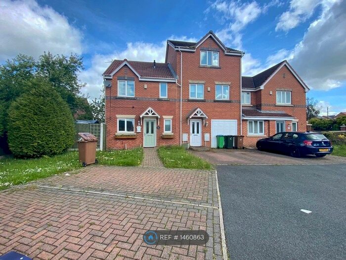 3 Bedroom End Of Terrace House To Rent In Braithwaite Road, Middleton, Manchester, M24