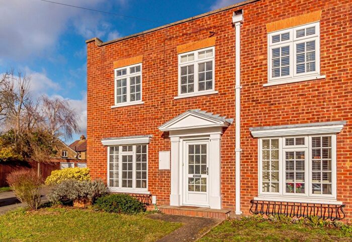 3 Bedroom Detached House To Rent In Dunboe Place, Shepperton, TW17