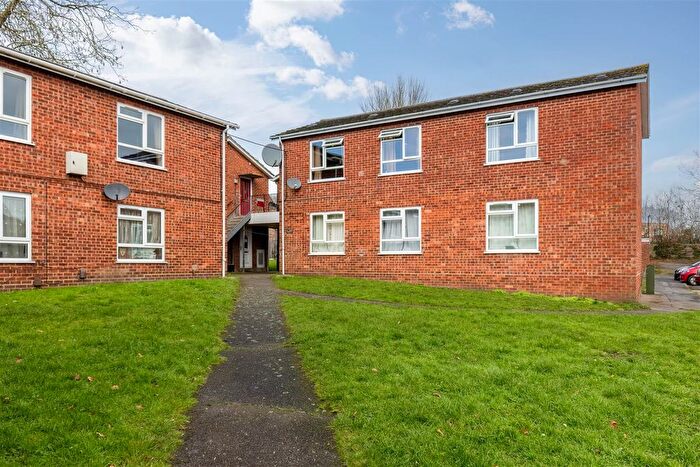 2 Bedroom Flat For Sale In Pearcefield, Norwich, NR3