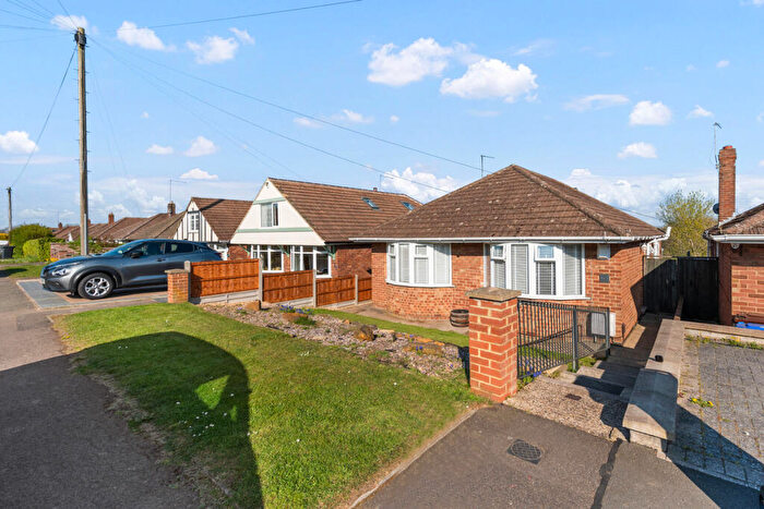 3 Bedroom Detached Bungalow For Sale In Woodside Avenue, Northampton, NN3