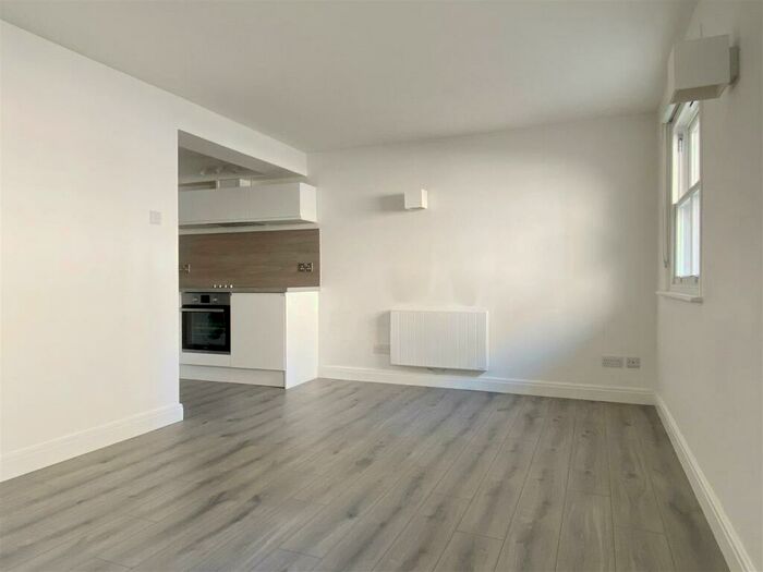 Studio To Rent In Buckingham Place - Modern Studio, BN1