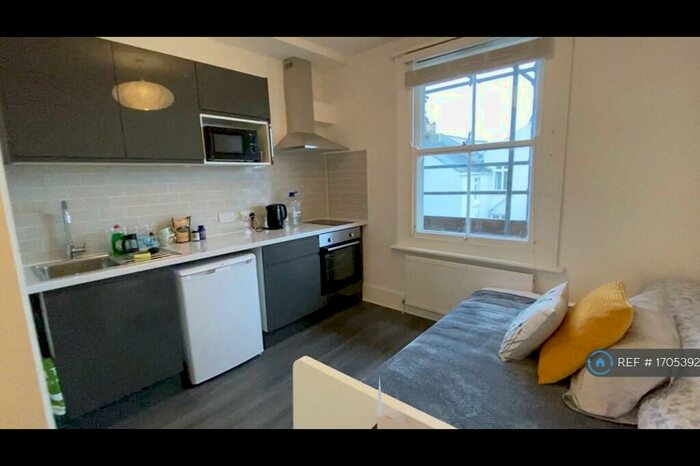 Studio To Rent In Seafield Road, Hove, BN3