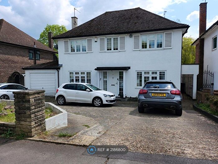 4 Bedroom Detached House To Rent In Courtleigh Avenue, Barnet, EN4