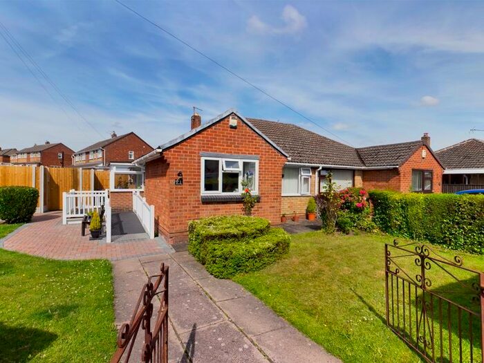 Houses for sale & to rent in TF2 9ES, Fox Avenue, St Telford