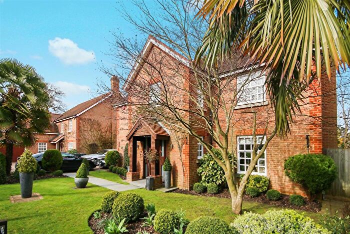 4 Bedroom Detached House For Sale In May Gardens, Elstree, WD6