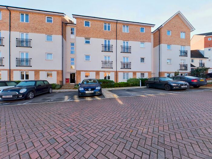 2 Bedroom Flat To Rent In Lindie Gardens, Uxbridge UB8