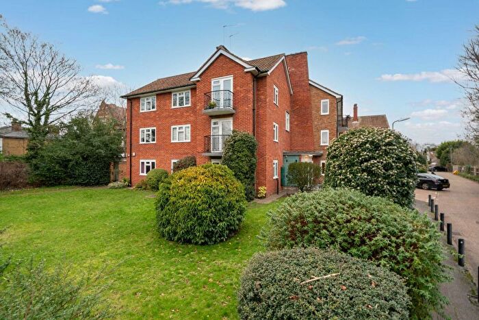 3 Bedroom Flat To Rent In Berrylands Road, Surbiton, KT5