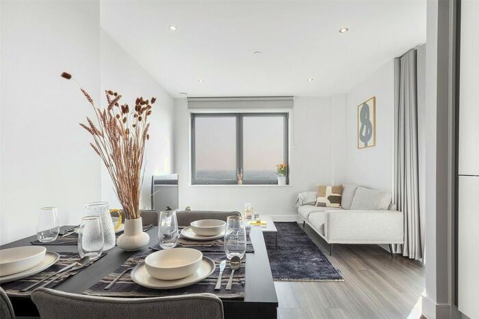 1 Bedroom Flat To Rent In Uncle Southall, Merrick Road, Southall, UB2