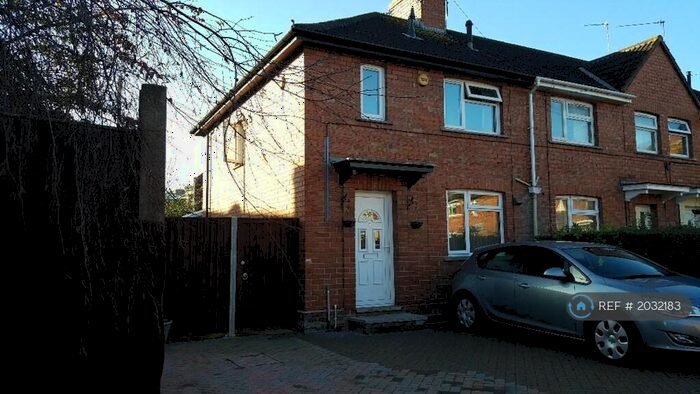 3 Bedroom Semi-Detached House To Rent In Barton Vale, Bristol, BS2