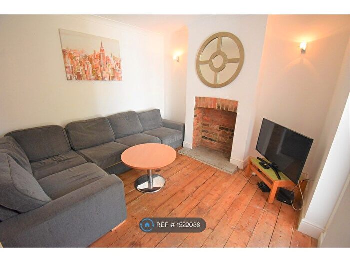 6 Bedroom Terraced House To Rent In Donnington Road, Reading, RG1