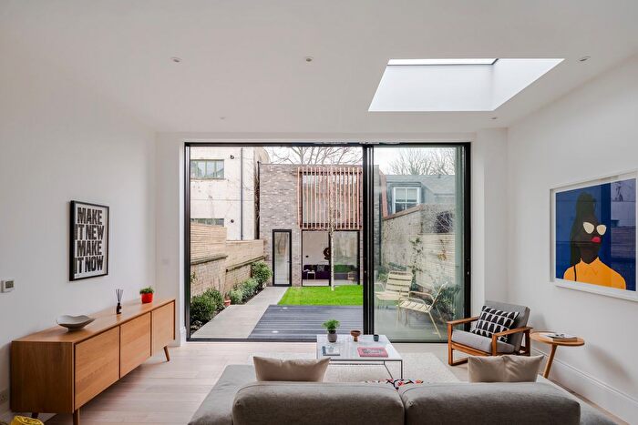 4 Bedroom End Terrace House For Sale In Holmesdale Road, London, N6