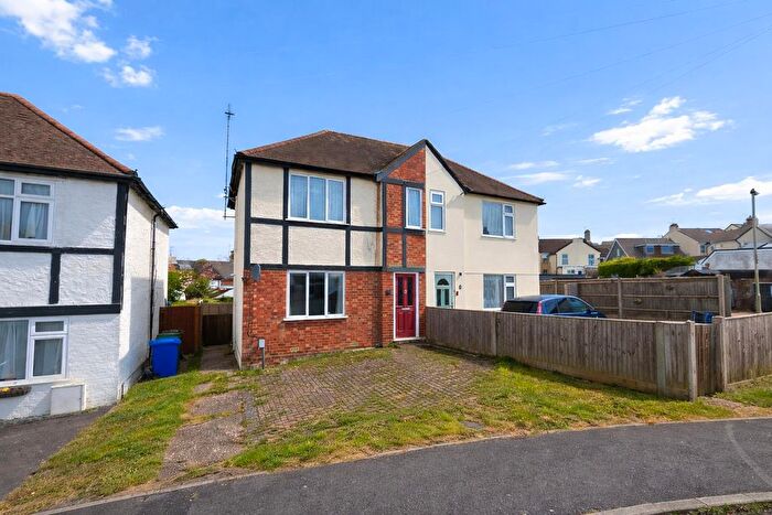 3 Bedroom Semi Detached House For Sale In Haig Road, Aldershot, GU12