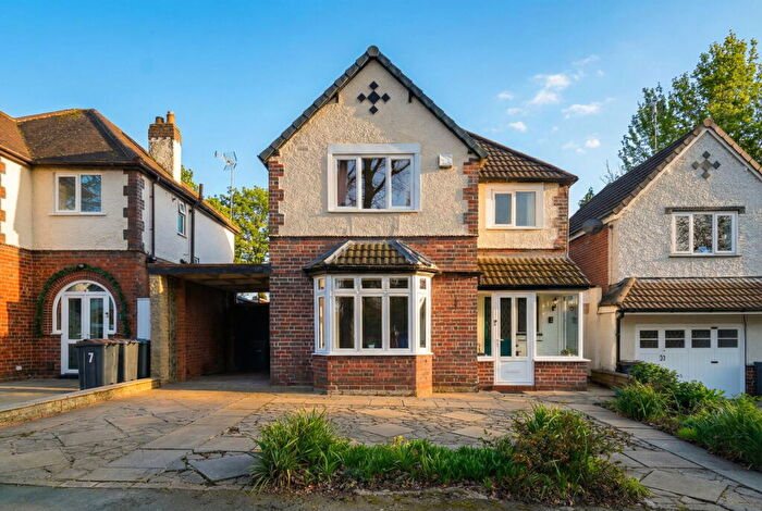 3 Bedroom Detached House For Sale In Smirrells Road, Hall Green, B28