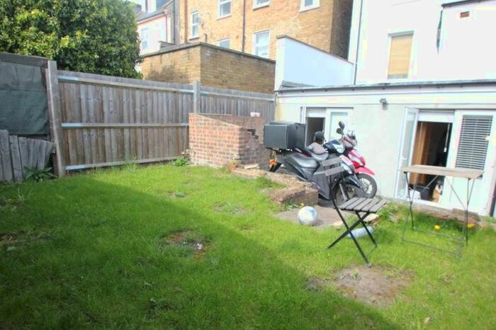 2 Bedroom Flat To Rent In Mayes Rd, Wood Green, N22