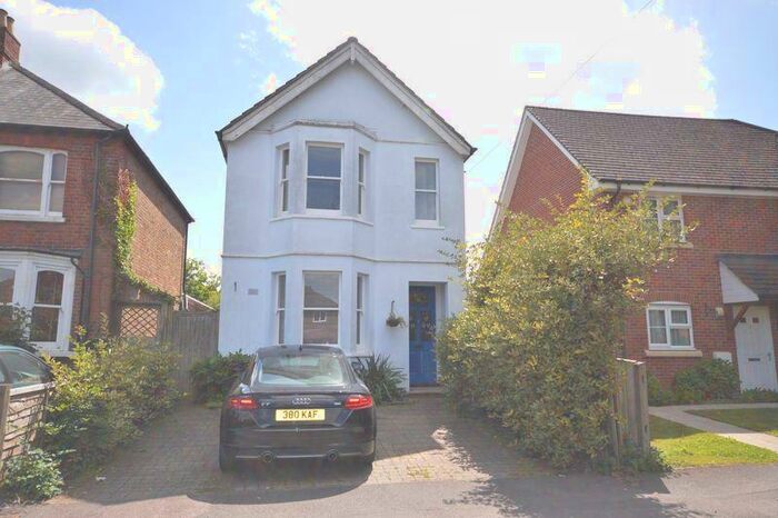 3 Bedroom Detached House To Rent In Candlemas Lane Beaconsfield, HP9