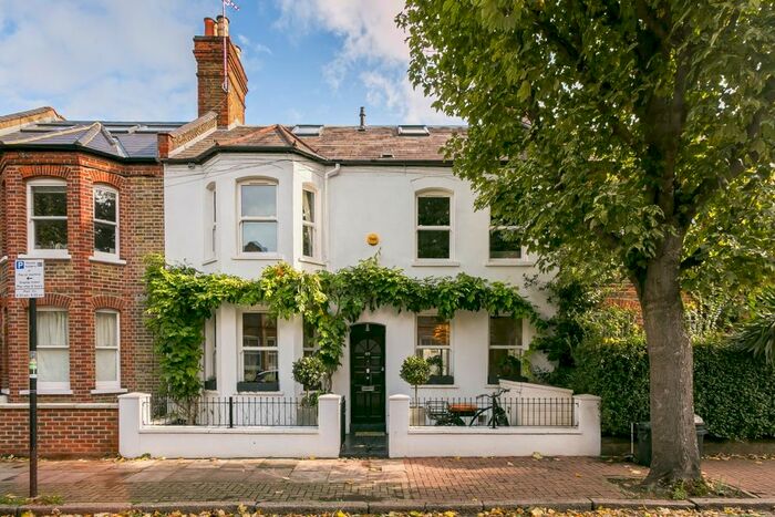 5 Bedroom Flat To Rent In Montefiore Street, London, SW8