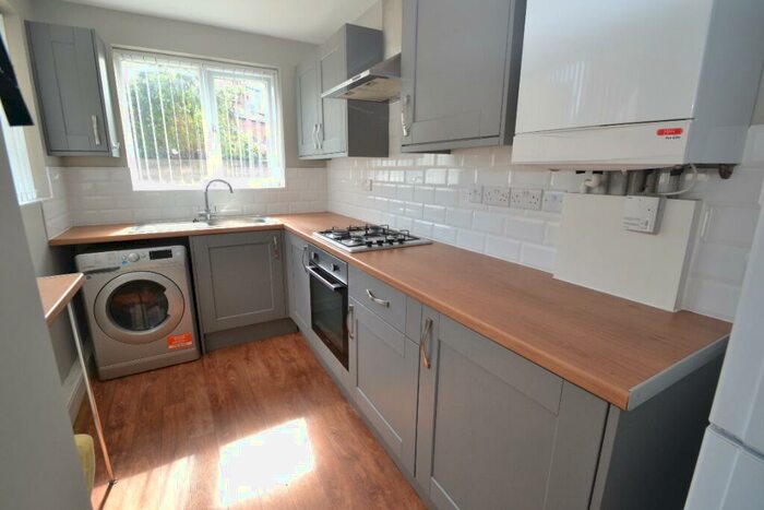4 Bedroom Semi-Detached House To Rent In Beeston Road, Nottingham, NG7