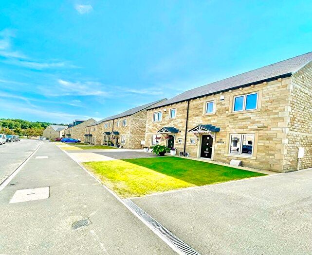 3 Bedroom Semi-Detached House To Rent In Lions Way, Cleckheaton, West Yorkshire, BD19