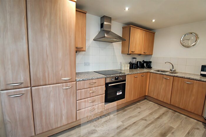 3 Bedroom Flat To Rent In Point Pleasant, Wandsworth, SW18